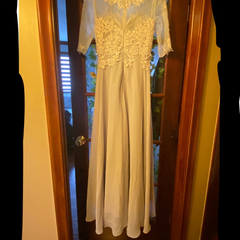 Dress - Picture 3 of 3